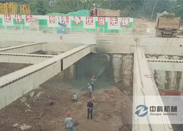 中鐵二十四局液壓濕噴機施工現(xiàn)場-2