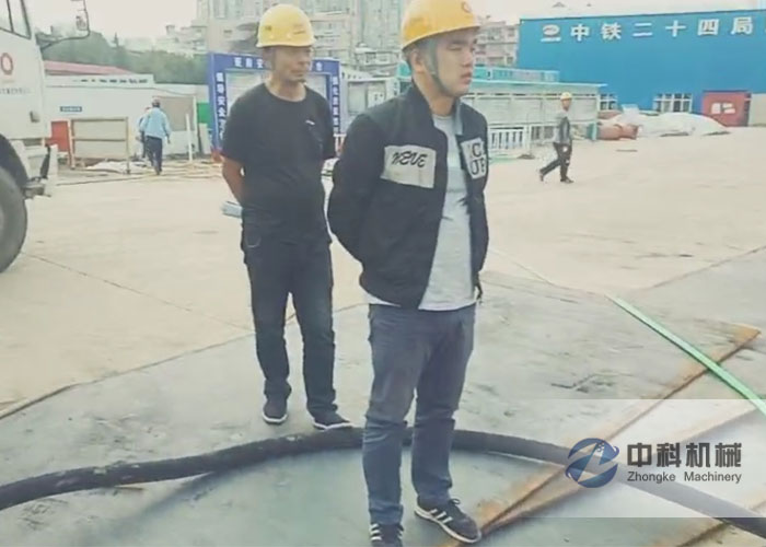 中鐵二十四局液壓濕噴機施工現(xiàn)場-1