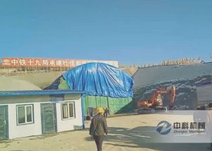 中鐵十九局雙噴頭液壓濕噴機(jī)施工現(xiàn)場(chǎng)