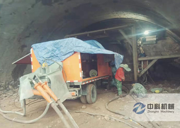 車載式雙噴頭濕噴機(jī)施工現(xiàn)場