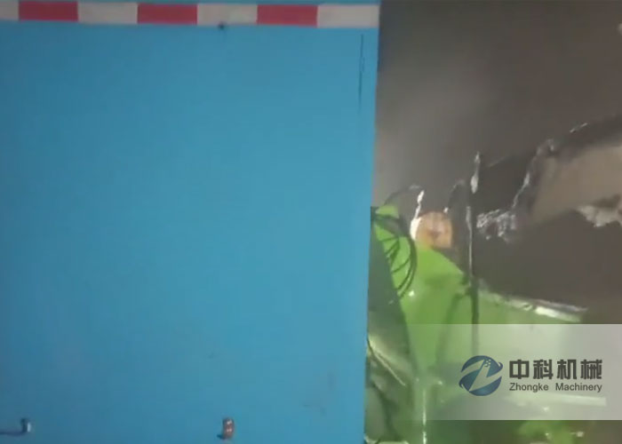 中鐵十八局車載式雙噴頭濕噴機施工現(xiàn)場-2