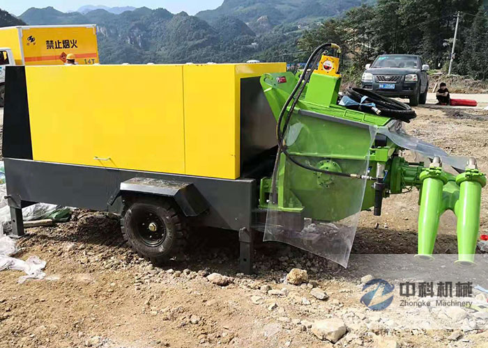 雙噴頭混凝土濕噴機施工現(xiàn)場