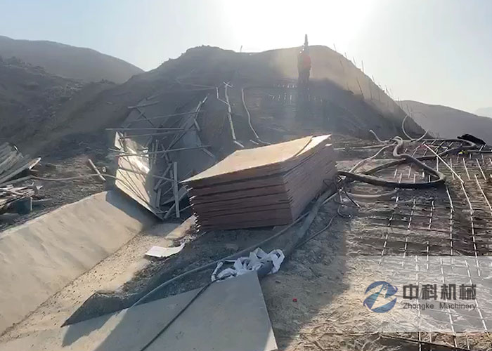 轉子式混凝土濕噴機施工現(xiàn)場-1