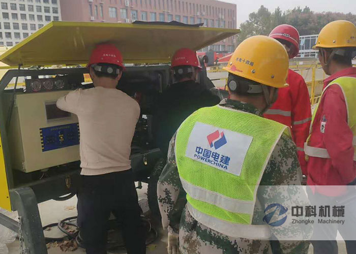 中國(guó)水電十四局液壓濕噴機(jī)施工現(xiàn)場(chǎng)-1
