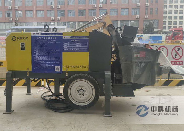 中國(guó)水電十四局液壓濕噴機(jī)施工現(xiàn)場(chǎng)-2
