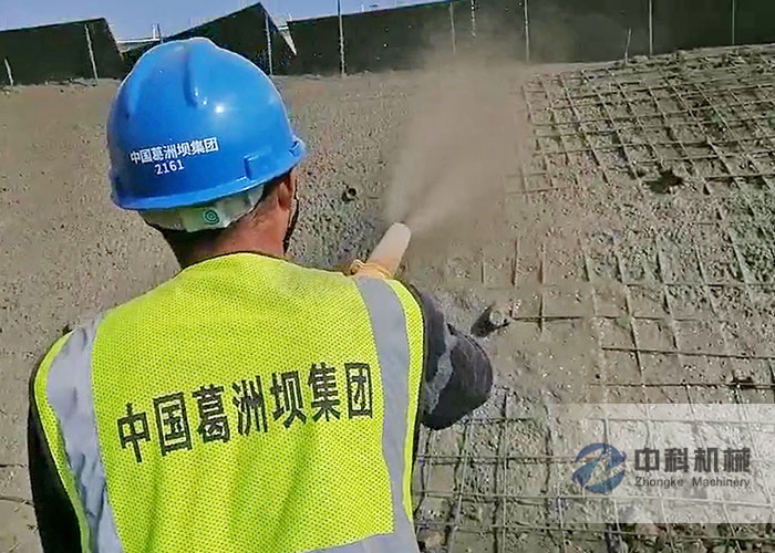 葛洲壩集團(tuán)液壓濕噴機(jī)施工現(xiàn)場(chǎng)-3