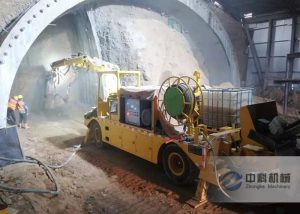 中交一公局工程混凝土濕噴臺車施工現(xiàn)場（2）