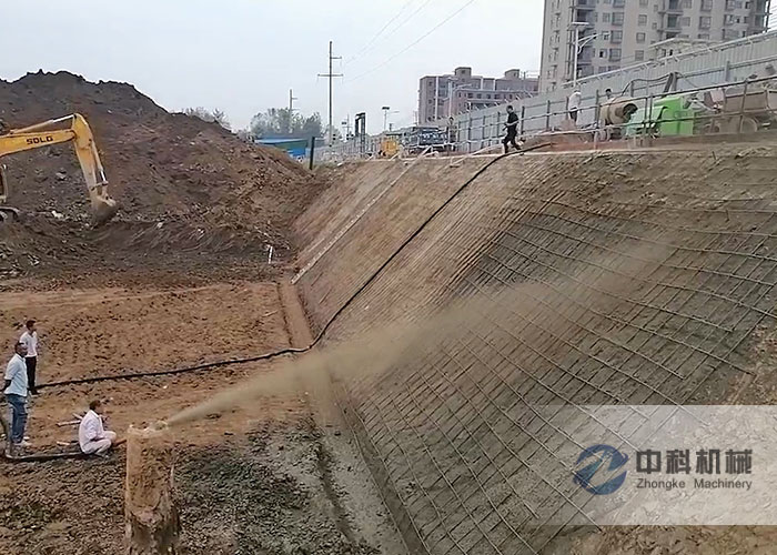 小型混凝土濕噴機施工現(xiàn)場-2