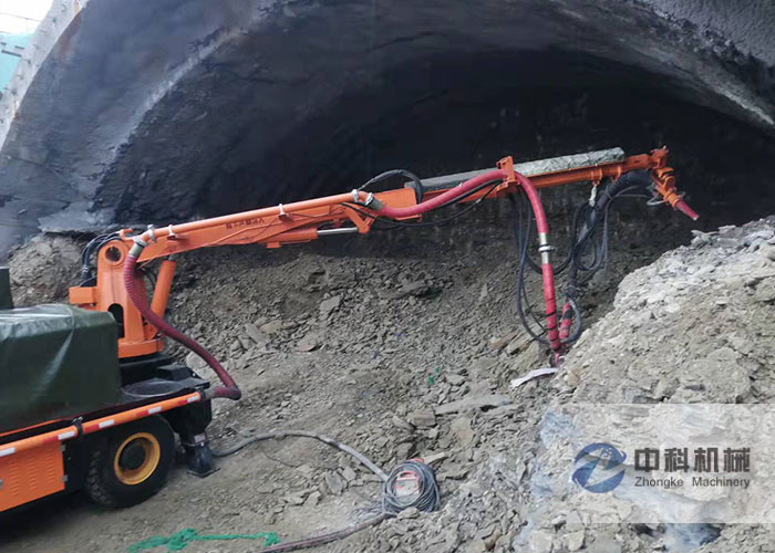 隧道混凝土濕噴臺車施工現(xiàn)場-2