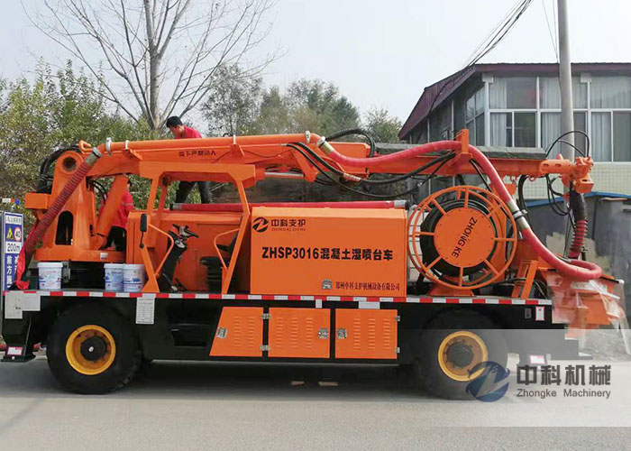 工程底盤(pán)濕噴臺(tái)車(chē)施工現(xiàn)場(chǎng)-1