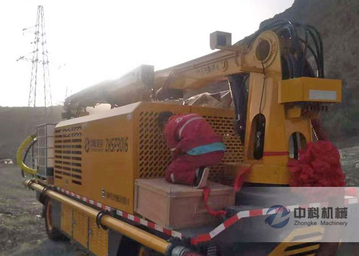 工程混凝土濕噴臺車施工現(xiàn)場-2