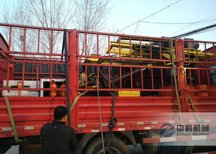 雙液注漿機(jī)、履帶式鉆機(jī)、灰漿攪拌機(jī)發(fā)貨現(xiàn)場(chǎng)