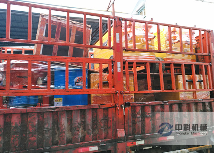 昆明雙液注漿機(jī)、PZ-6混凝土噴漿機(jī)發(fā)貨現(xiàn)場(chǎng)