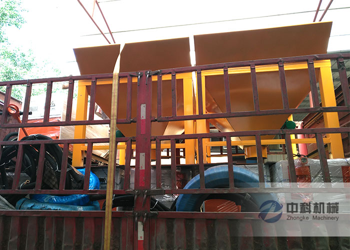 合肥雙液注漿機(jī)、噴漿機(jī)大料斗發(fā)貨現(xiàn)場(chǎng)